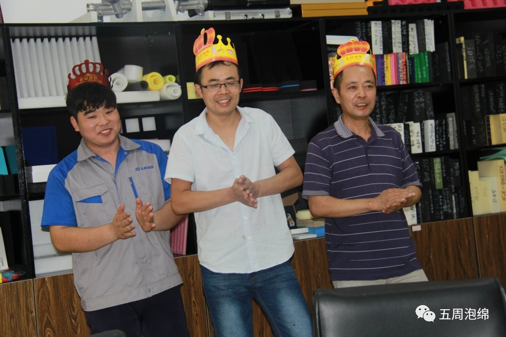 員工生日會|跟著五周走，吃喝玩樂全都有