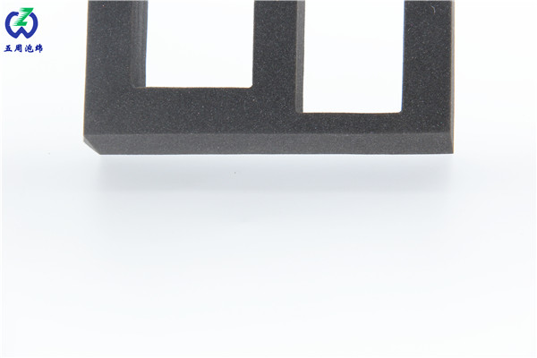 海綿的軟硬度與什么有關(guān)？