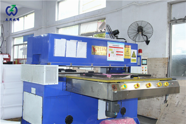 五周泡綿|產(chǎn)品打樣反復測量，只為客戶放心